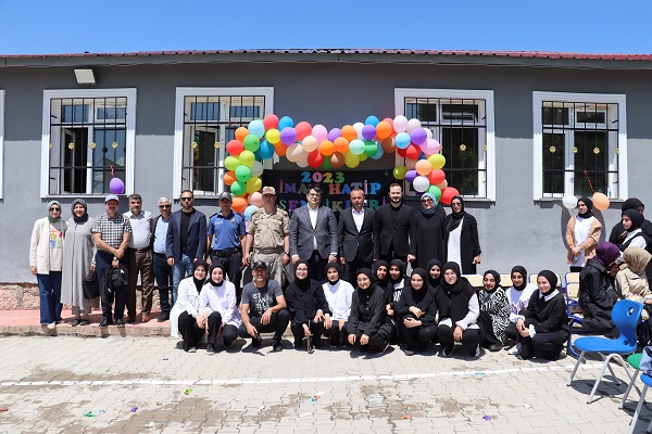 Kaymakamımız Cafer KAYMAKÇI, 2022-2023 Eğitim Öğretim Yılı İmam Hatip Okulları Şenliklerine Katıldı.