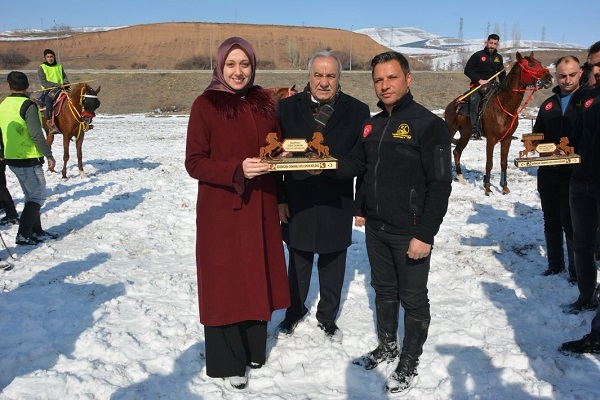 İlçemizin Düşman İşgalinden Kurtuluşunun 107. Yılı Dolayısıyla Cirit Gösterisi Düzenlendi.